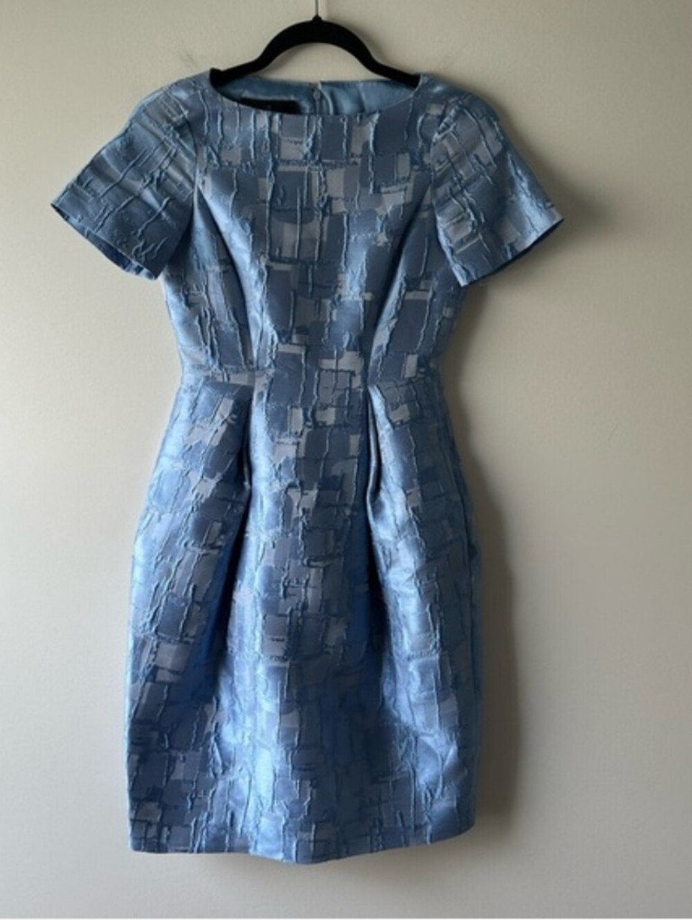 Carolina Herrera Powder Blue Textured Short-Sleeve Sheath Dress - Picture 6 of 9